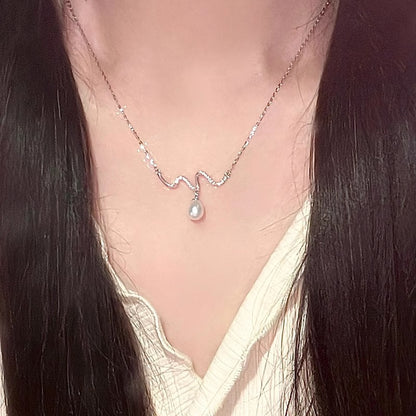 Classic Pearl Necklace with Timeless Appeal