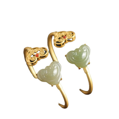 Romantic Gold Bracelet for Special Moments