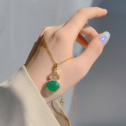 Romantic Gold Necklace for Special Moments