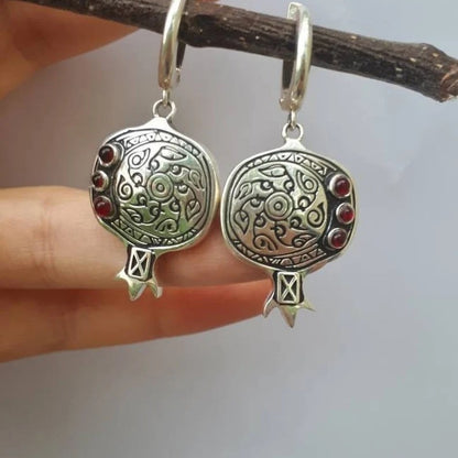 Classic Gold Earring with Timeless Appeal