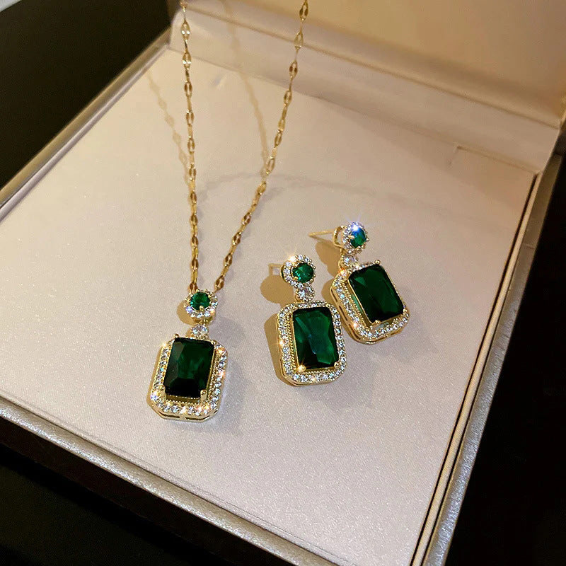 Classic Necklace with Timeless Appeal