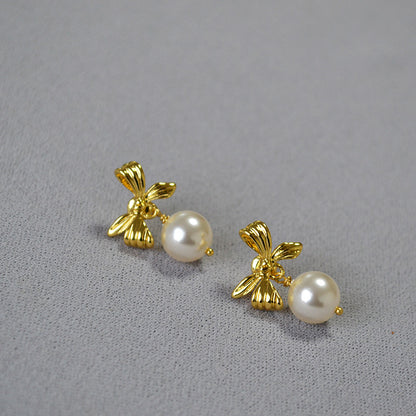 Classic Gold Earring with Timeless Appeal