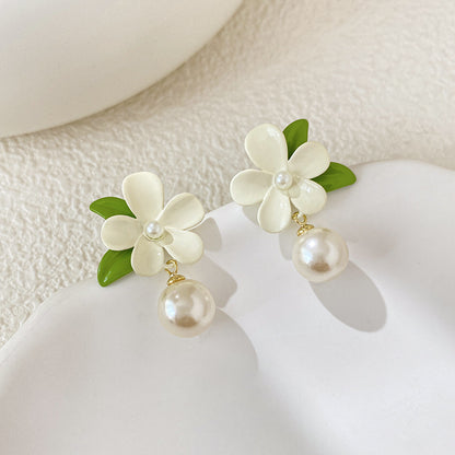 Romantic Pearl Earring for Special Moments