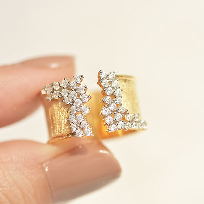 Classic Gold Ring with Timeless Appeal