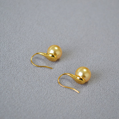 Beautiful Gold Earring with Unique Style