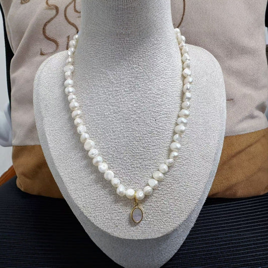 Classic Pearl Pendant with Timeless Appeal