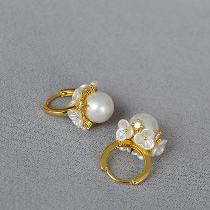 Charming Gold Earring for Any Occasion