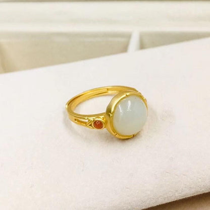 Classic Gold Ring with Timeless Appeal