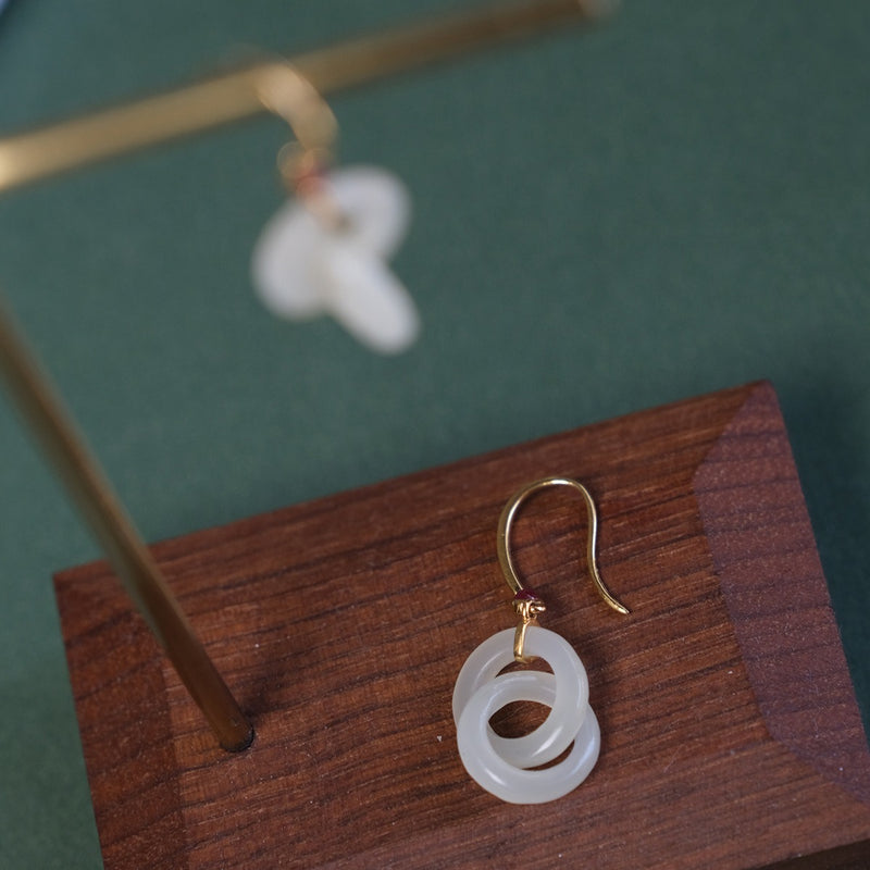 Charming Earring for Any Occasion