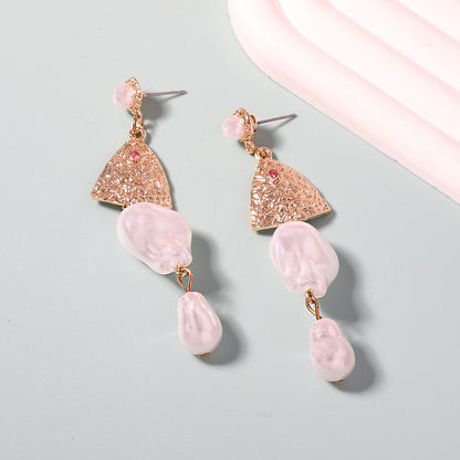 Charming Gold Earring for Any Occasion