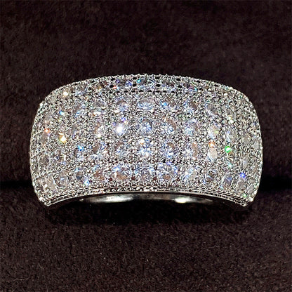 Classic Gold Ring with Timeless Appeal