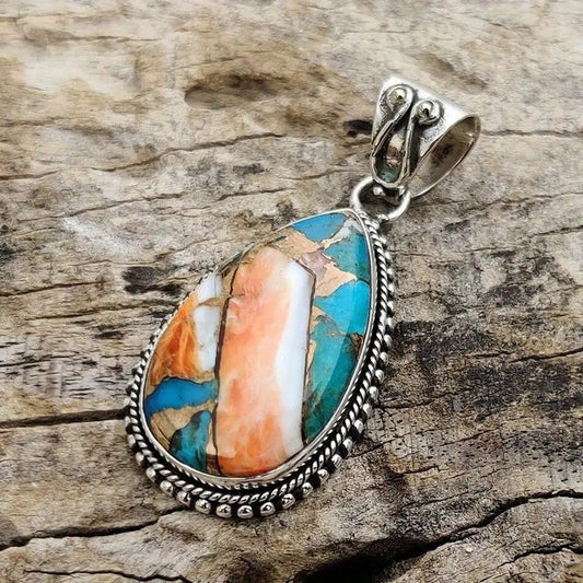 Elegant Pendant for Every Occasion