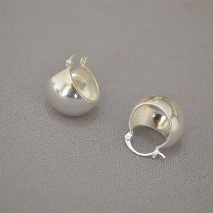Classic Gold Earring with Timeless Appeal