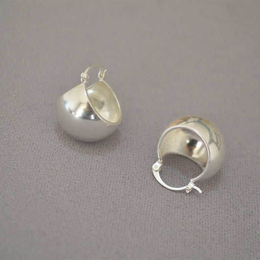 Classic Gold Earring with Timeless Appeal
