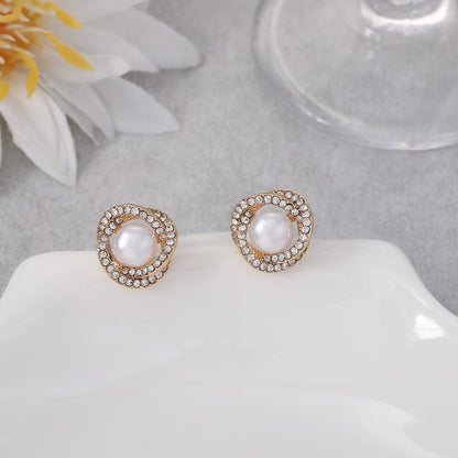 Romantic Pearl Earring for Special Moments