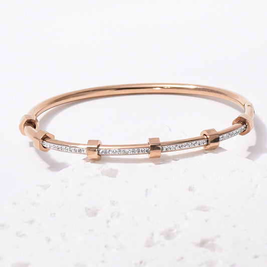 Beautiful Gold Bracelet with Unique Style