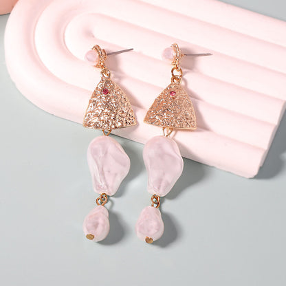 Charming Gold Earring for Any Occasion
