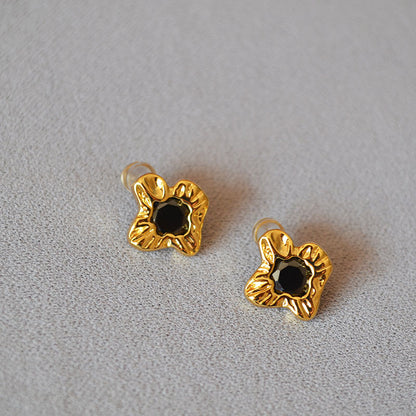Classic Gold Earring with Timeless Appeal