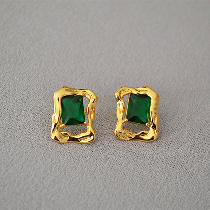 Classic Gold Earring with Timeless Appeal