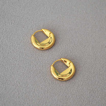 Classic Gold Earring with Timeless Appeal