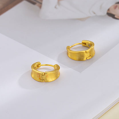 Classic Gold Earring with Timeless Appeal