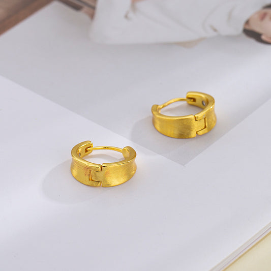 Classic Gold Earring with Timeless Appeal