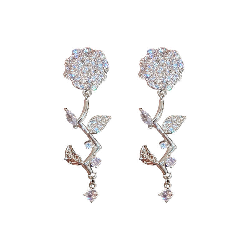 Charming Earring for Any Occasion