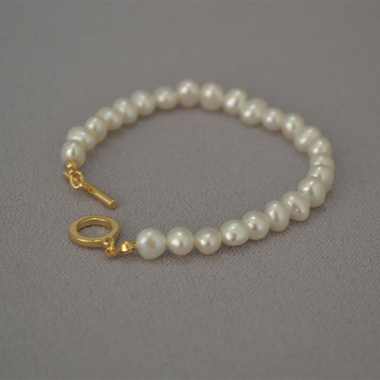 Classic Pearl Bracelet with Timeless Appeal