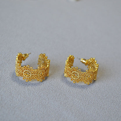 Stunning Gold Earring for Daily Wear