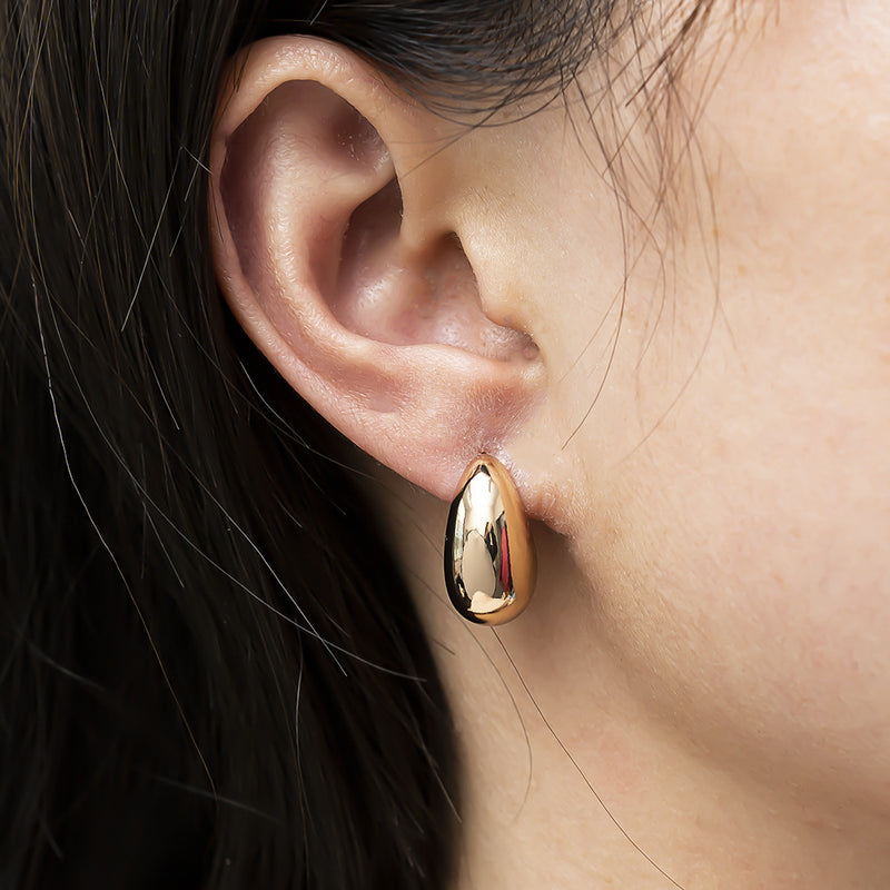 Romantic Gold Earring for Special Moments