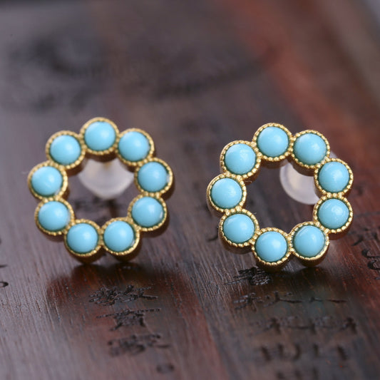 Beautiful Gold Earring with Unique Style
