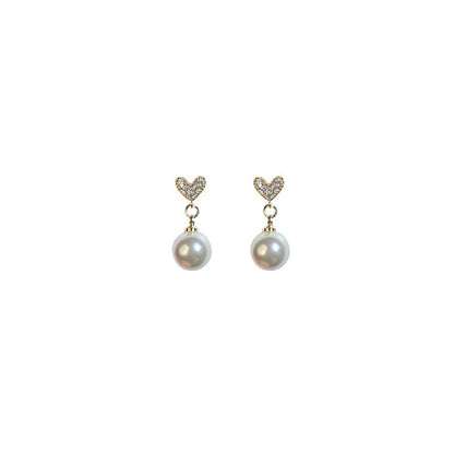 Classic Pearl Earring with Timeless Appeal