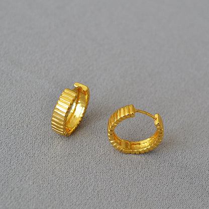 Charming Gold Earring for Any Occasion
