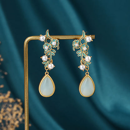 Classic Gold Earring with Timeless Appeal
