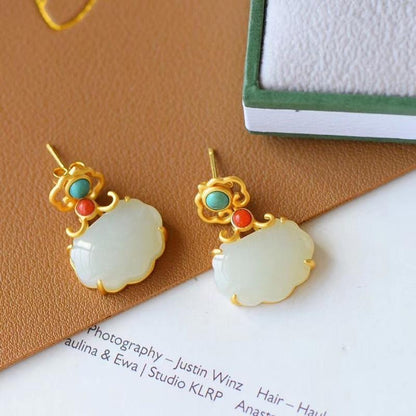 Elegant Silver Earring for Every Occasion