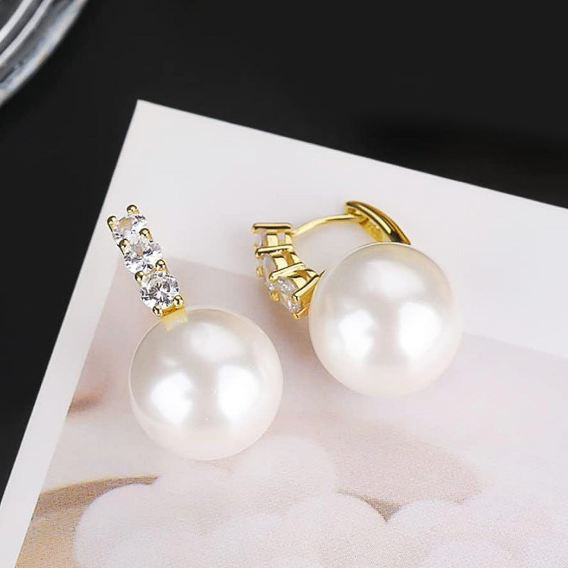 Classic Pearl Earring with Timeless Appeal