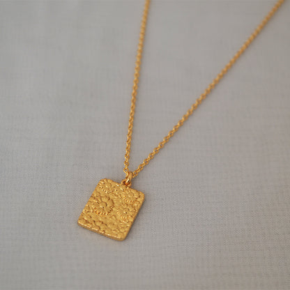 Charming Gold Necklace for Any Occasion