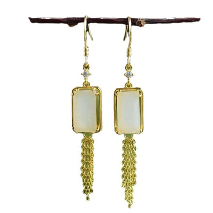 Classic Gold Earring with Timeless Appeal