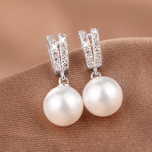 Classic Pearl Earring with Timeless Appeal