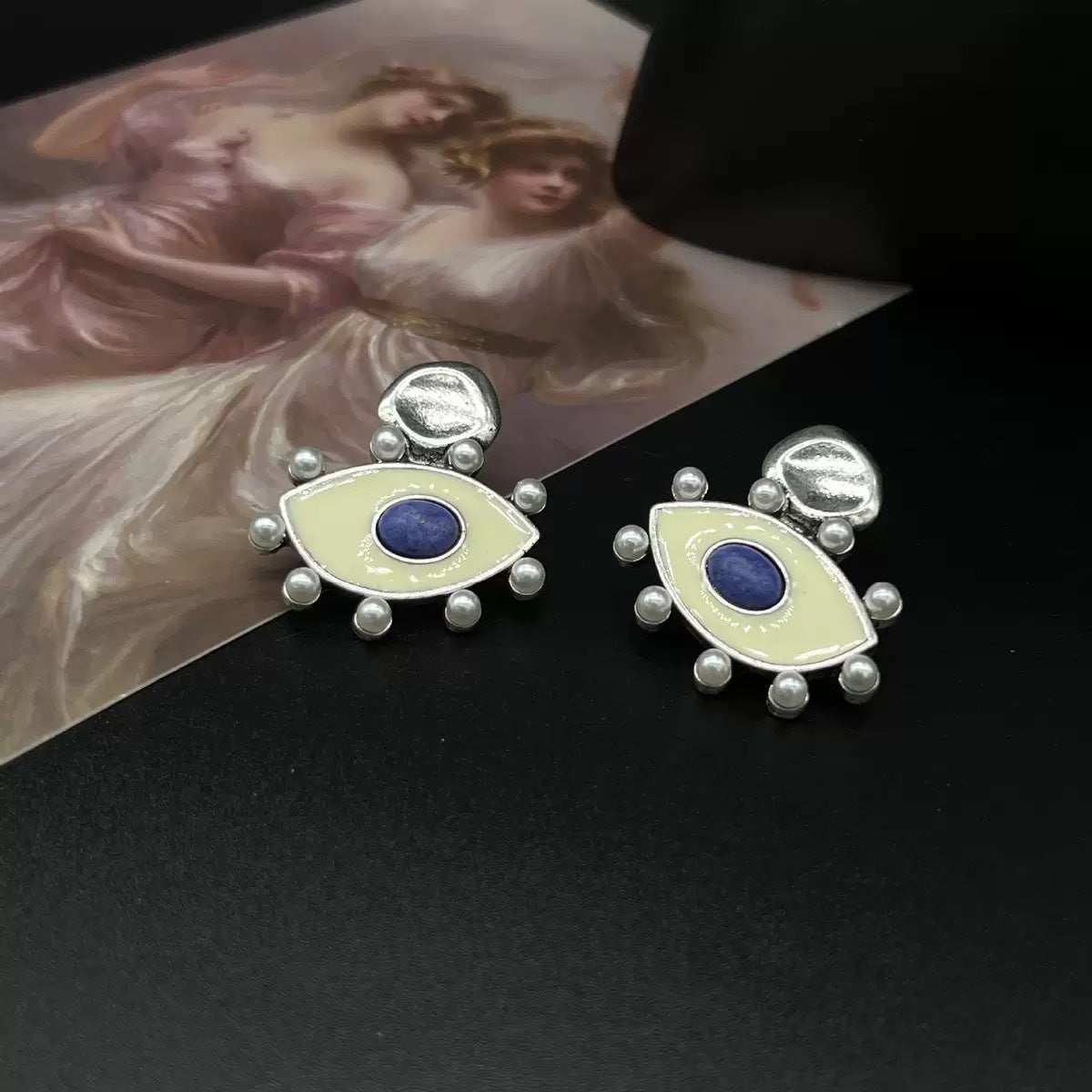 Classic Pearl Earring with Timeless Appeal