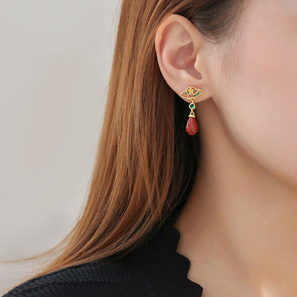 Romantic Gold Earring for Special Moments