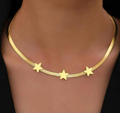 Romantic Gold Necklace for Special Moments
