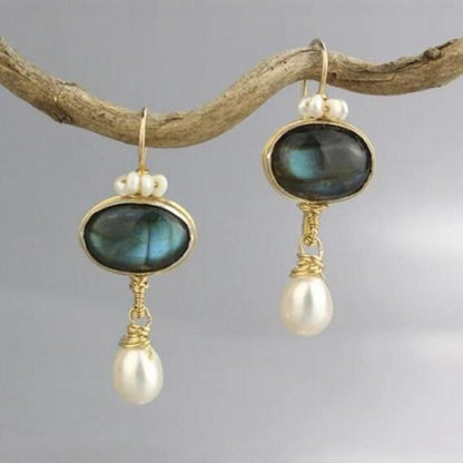 Classic Gold Earring with Timeless Appeal