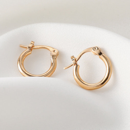 Charming Gold Earring for Any Occasion