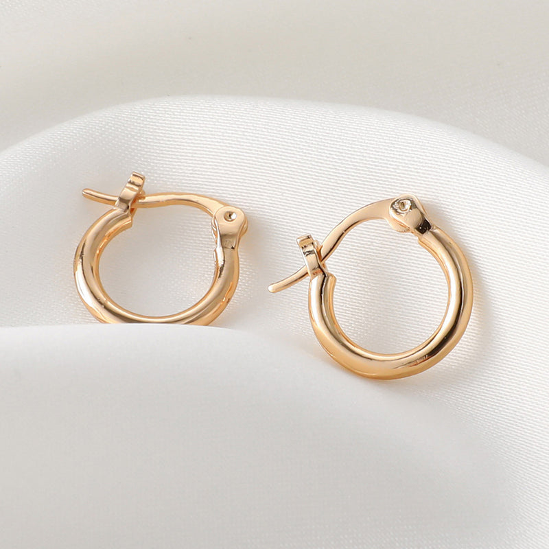 Charming Gold Earring for Any Occasion