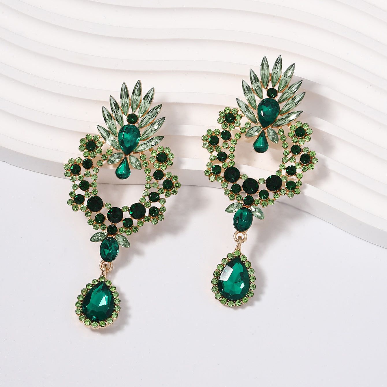 Charming Earring for Any Occasion