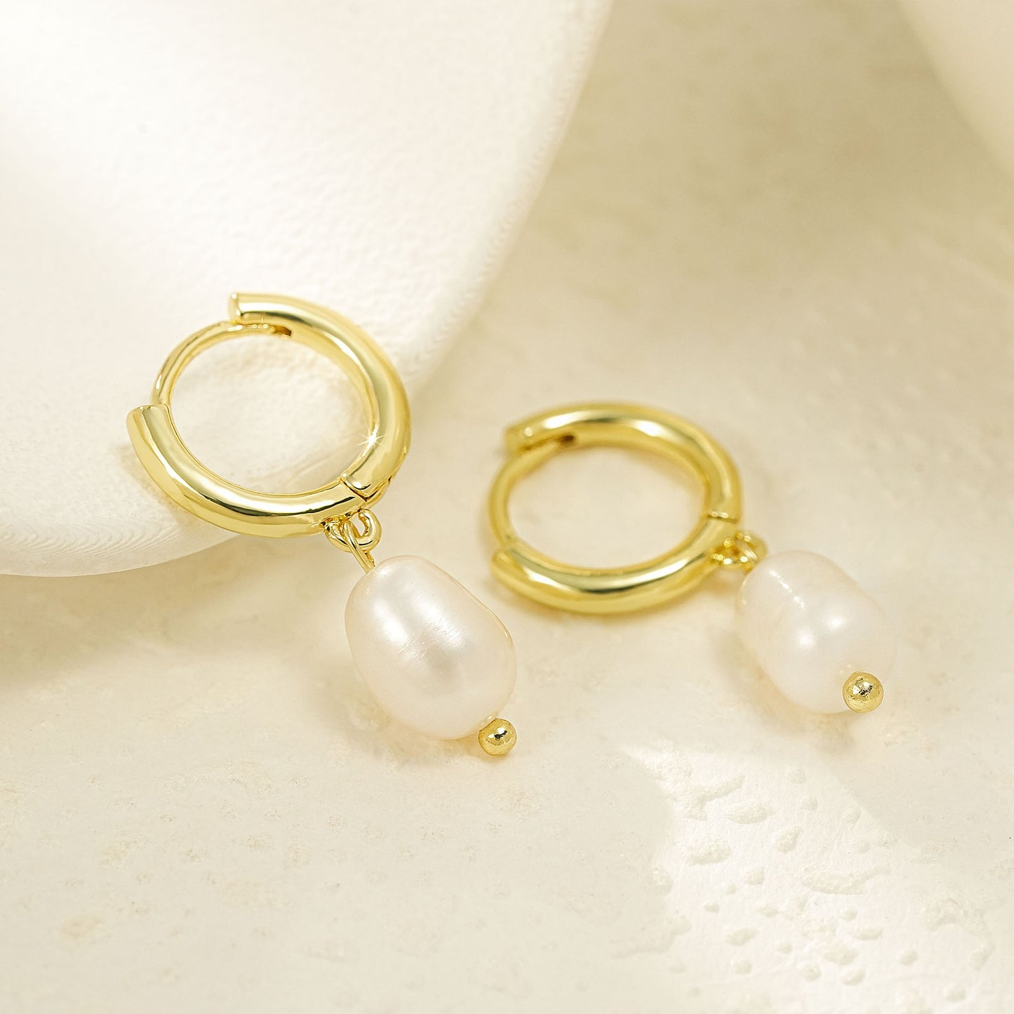 Classic Gold Earring with Timeless Appeal