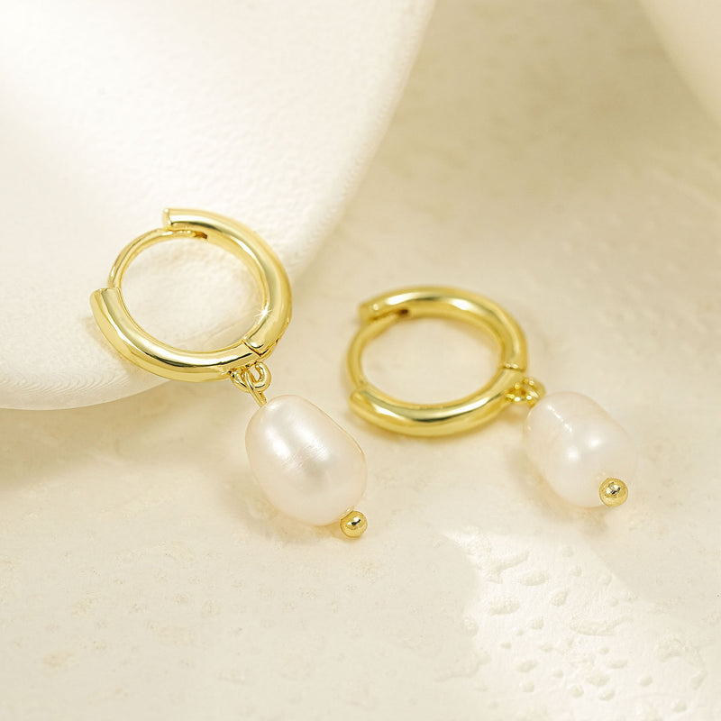 Classic Gold Earring with Timeless Appeal
