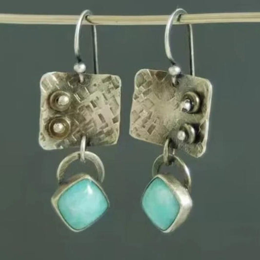 Charming Silver Earring for Any Occasion