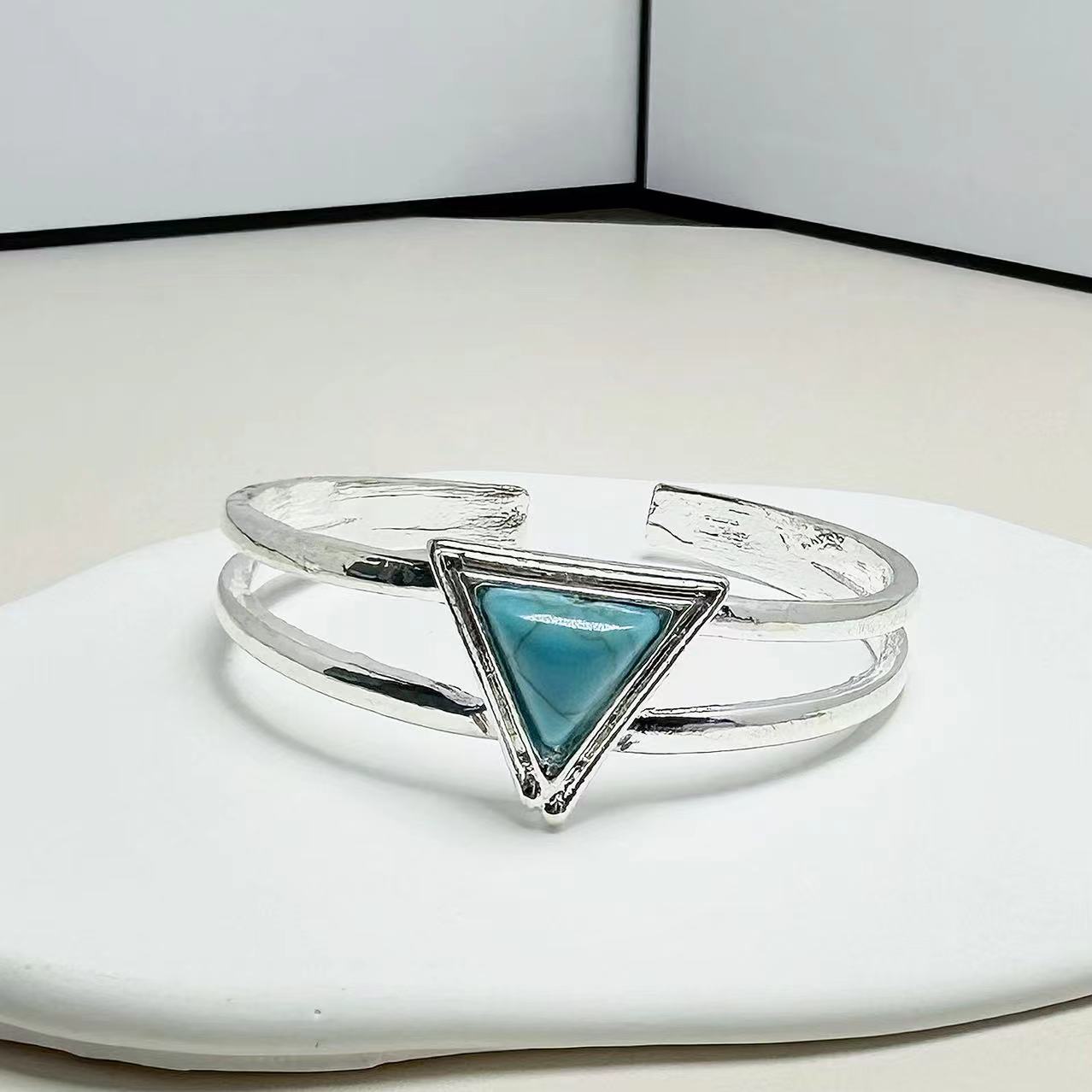Charming Bracelet for Any Occasion